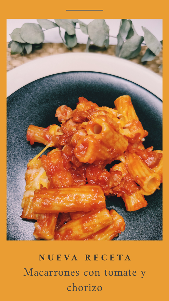 primer plano de la receta de los macarrones con chorizo y tomate